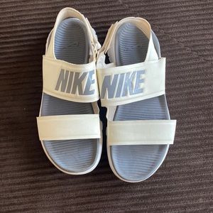 Nike Cream Sandels